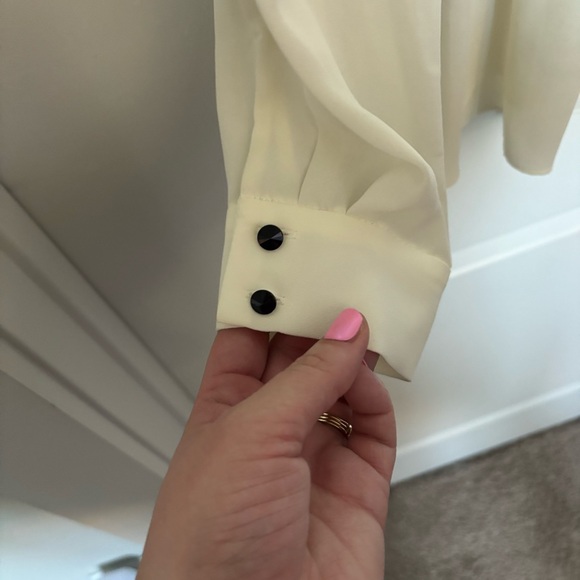 ❗️FINAL❗️Nanette Lepore Cream and Black Lace Pin-tuck Blouse Large - Picture 7 of 10